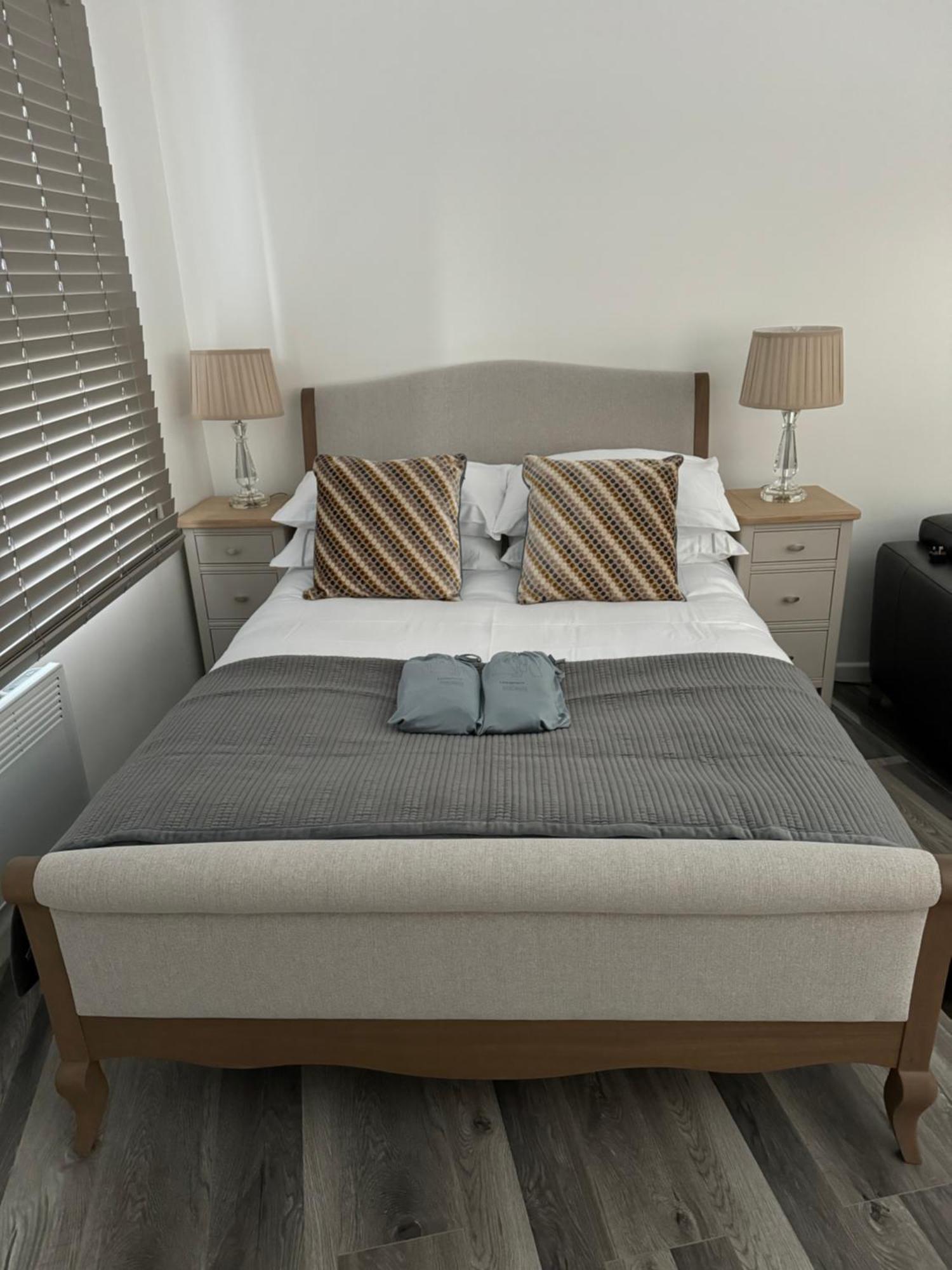 Modern Studio Flat In Bramhall ภายนอก รูปภาพ