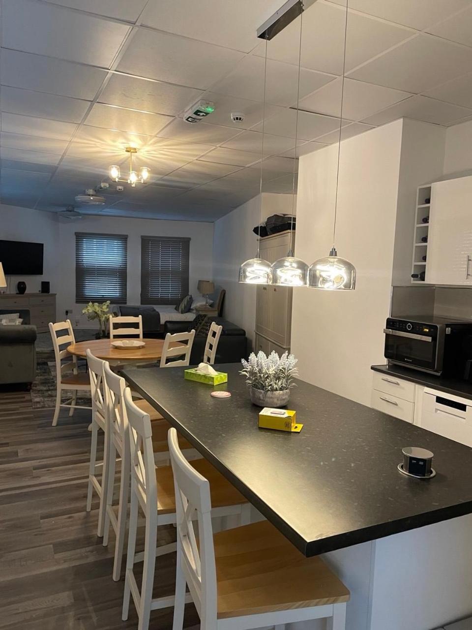 Modern Studio Flat In Bramhall ภายนอก รูปภาพ