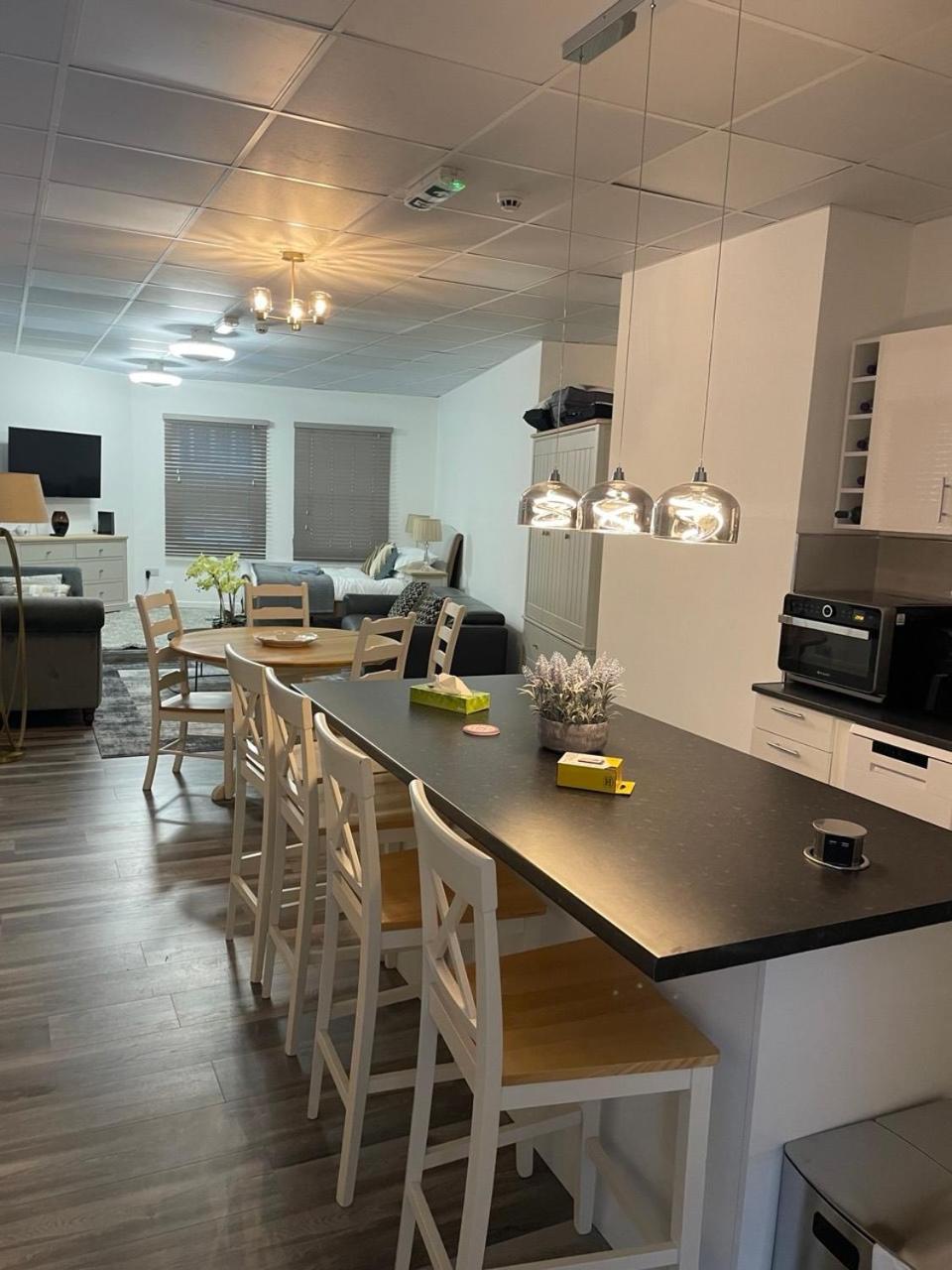 Modern Studio Flat In Bramhall ภายนอก รูปภาพ