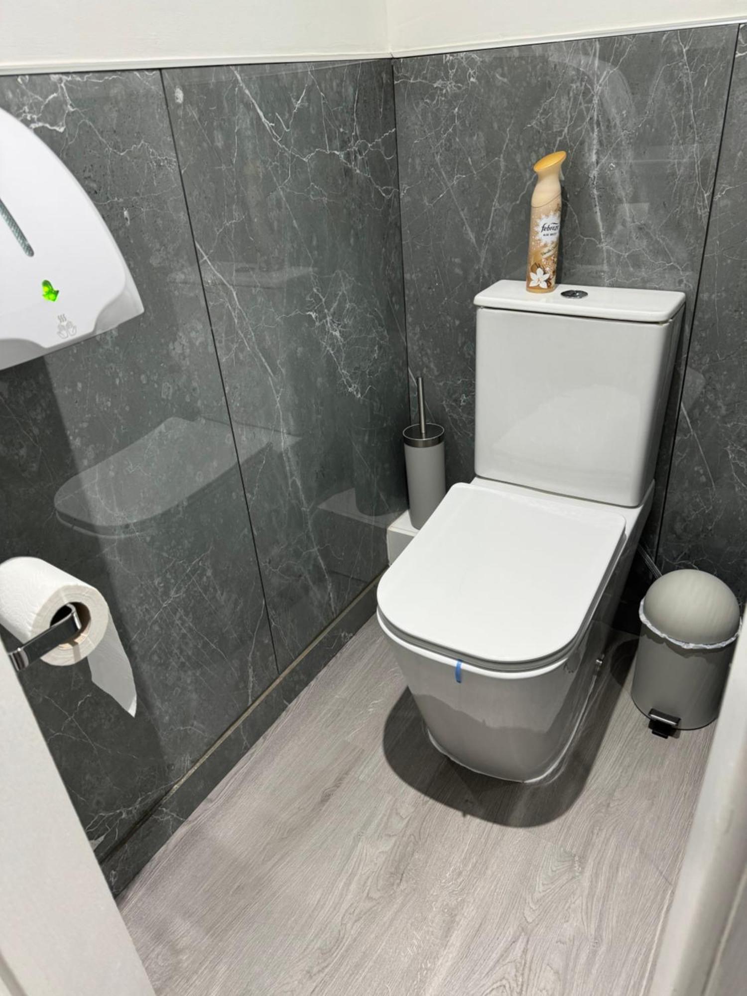 Modern Studio Flat In Bramhall ภายนอก รูปภาพ